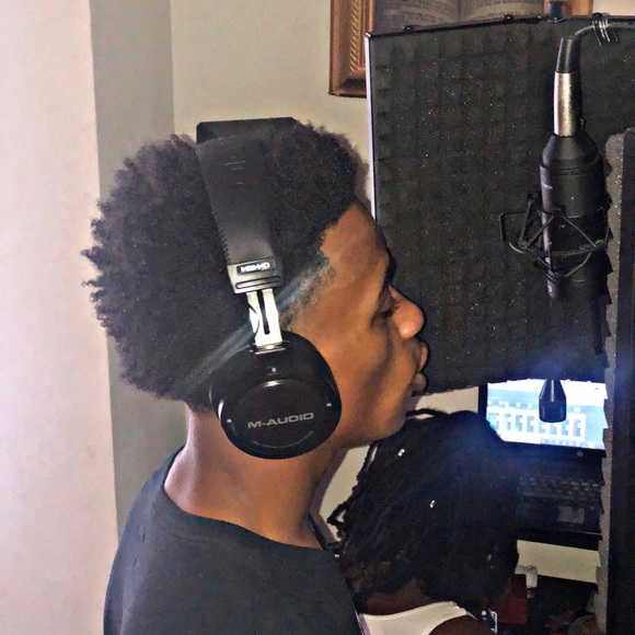 Meet your Posher, Deveon - Picture 1 of 1